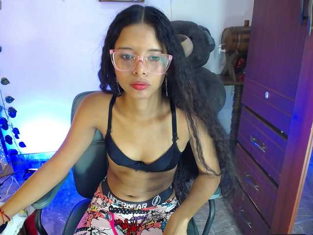 Nayeli29 live cam on BongaCams