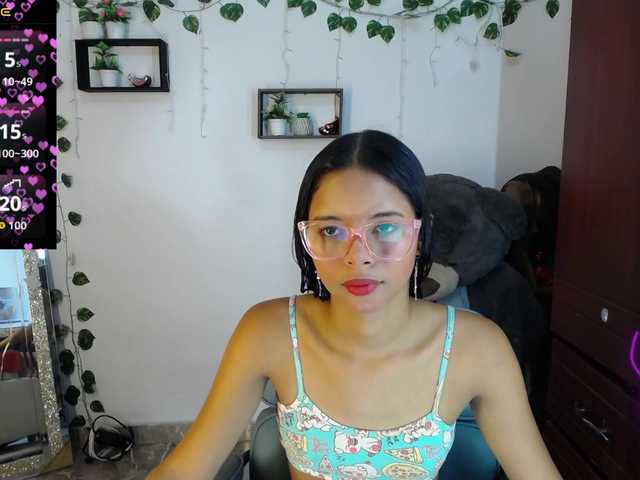 Nayeli29 live cam on BongaCams