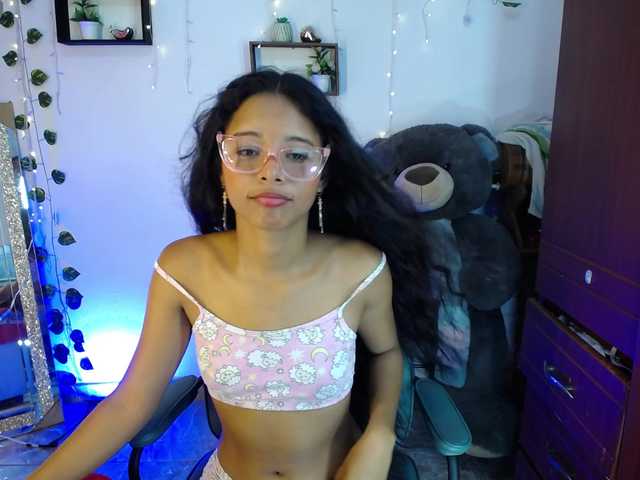 Nayeli29 live cam on BongaCams