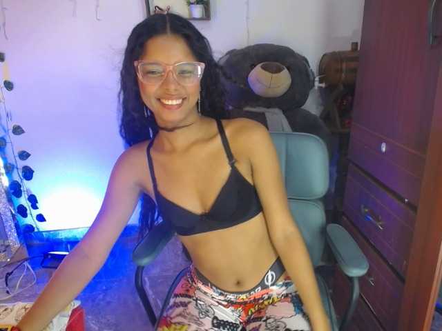 Nayeli29 live cam on BongaCams