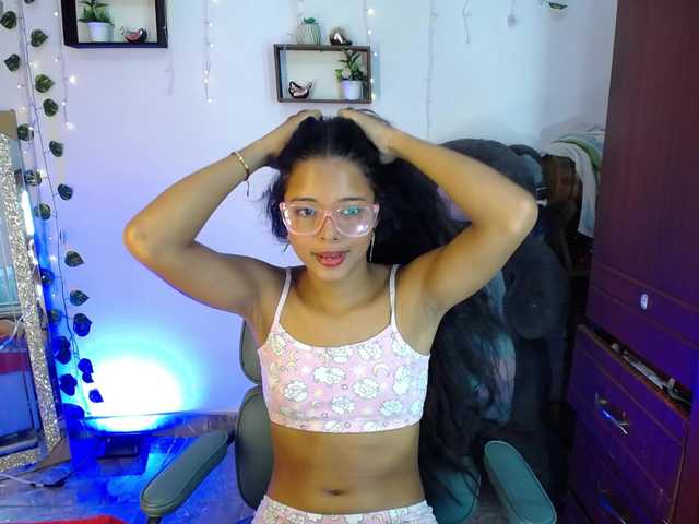Nayeli29 live cam on BongaCams