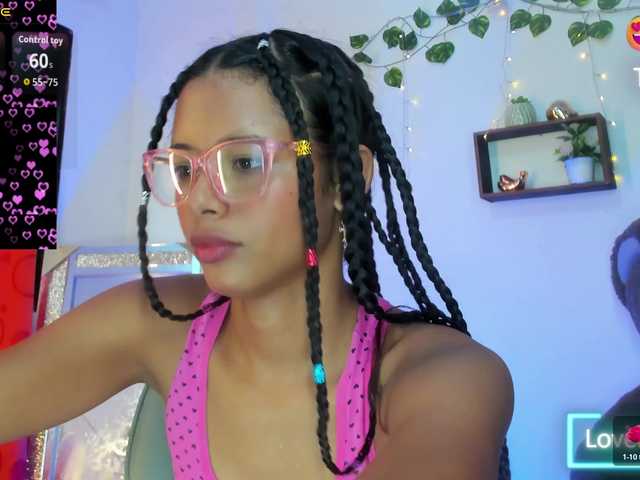 Nayeli29 live cam on BongaCams
