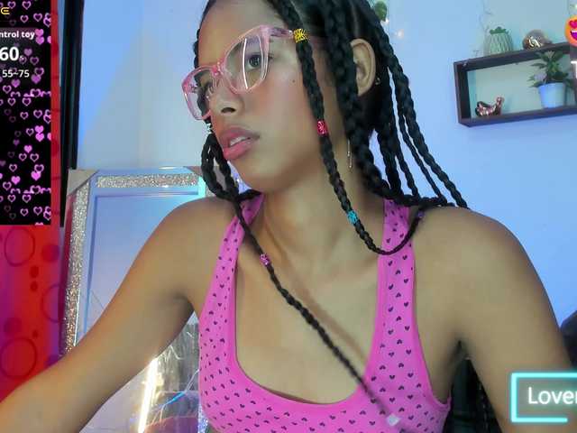 Nayeli29 live cam on BongaCams