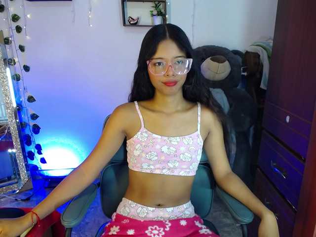 Nayeli29 live cam on BongaCams