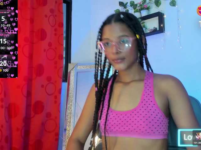 Nayeli29 live cam on BongaCams