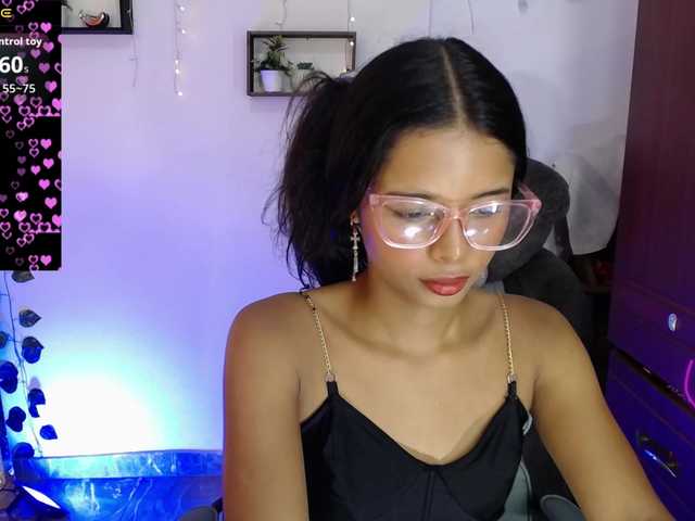 Nayeli29 live cam on BongaCams
