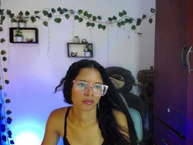 Nayeli29 live cam on BongaCams