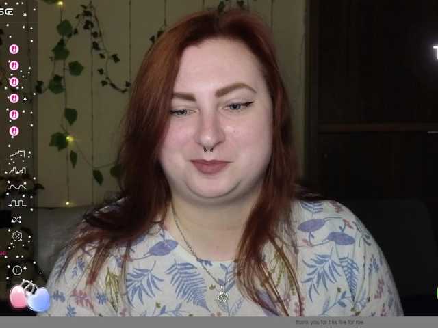 Aliciaredluv's BongaCams show and profile