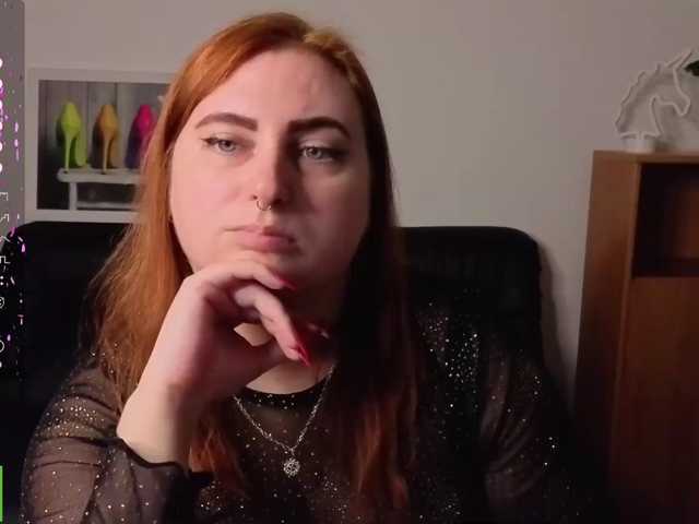 Aliciaredluv live cam preview