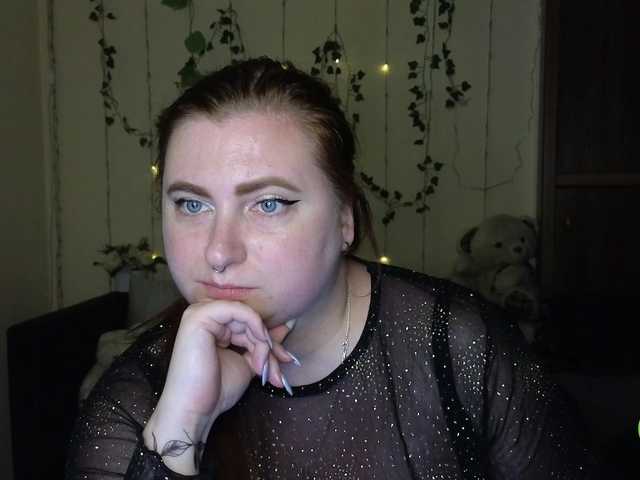 Aliciaredluv live cam on BongaCams