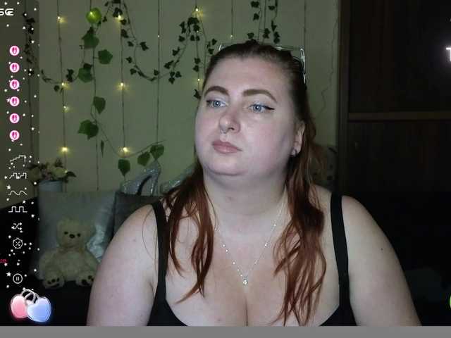 Aliciaredluv live cam on BongaCams