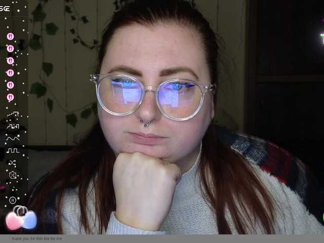 Aliciaredluv's BongaCams show and profile