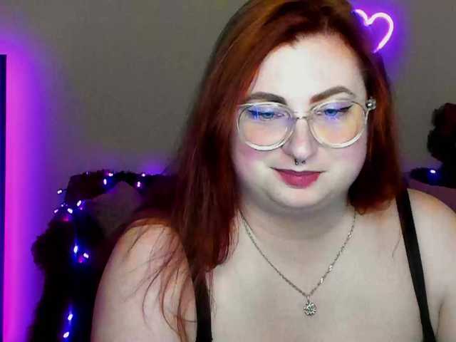 Aliciaredluv's BongaCams show and profile