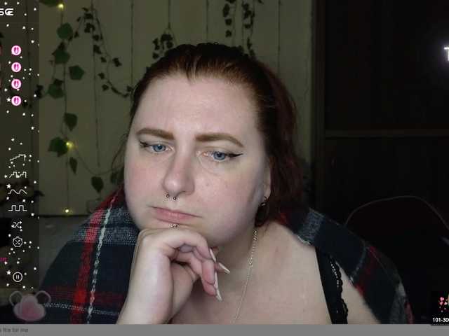 le modèle Aliciaredluv est en webcam porno dans un show sur le site bongacams, il possède les tags suivants: White/Caucasian,Redhead,Shaved