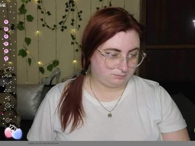 Aliciaredluv's BongaCams show and profile