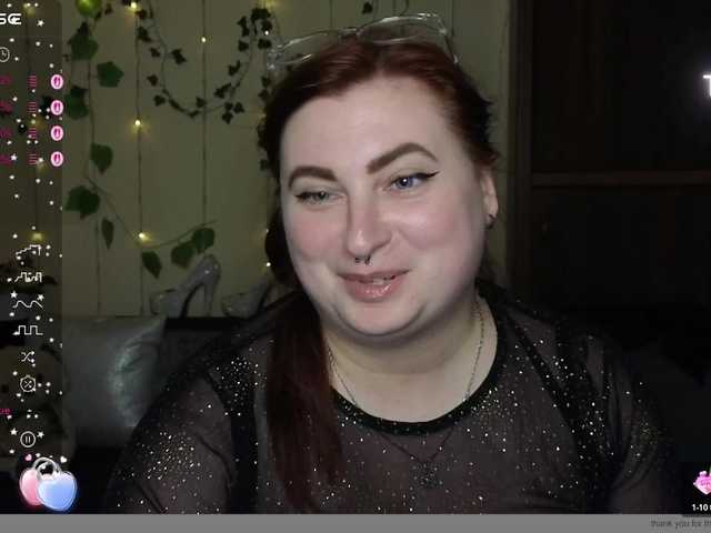 Aliciaredluv's BongaCams show and profile