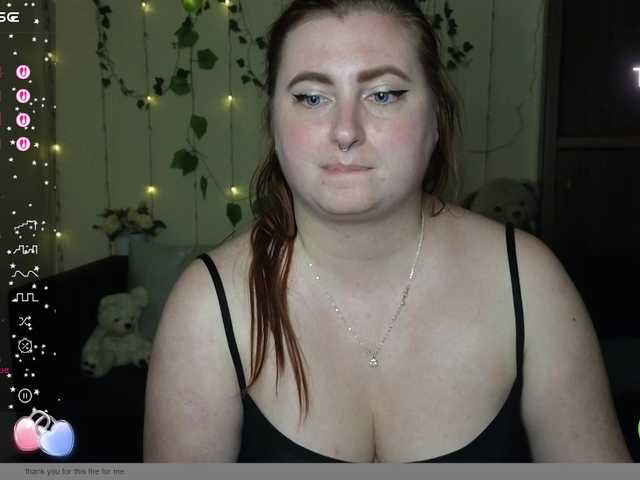 Aliciaredluv live cam on BongaCams