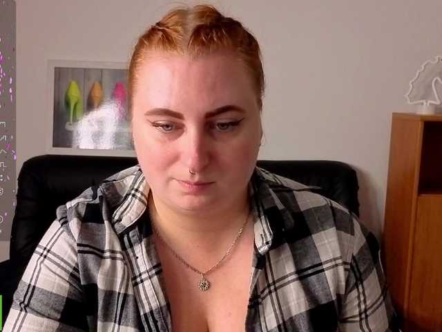 Aliciaredluv live cam on BongaCams