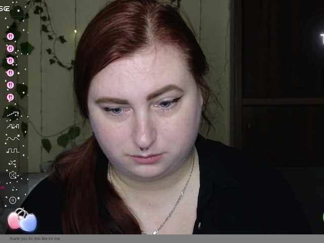 Aliciaredluv's BongaCams show and profile