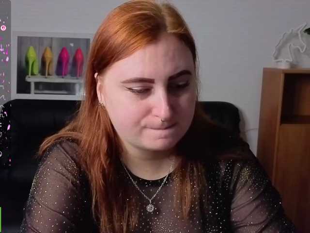 Aliciaredluv live cam preview