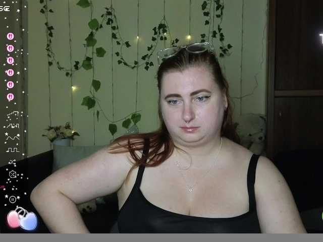 Aliciaredluv live cam on BongaCams