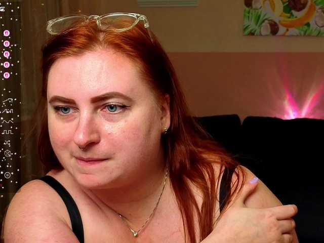 Aliciaredluv live cam on BongaCams