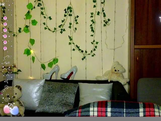 Aliciaredluv's BongaCams show and profile