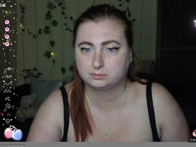 Aliciaredluv live cam on BongaCams