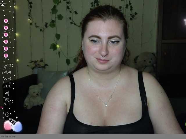 Aliciaredluv live cam on BongaCams