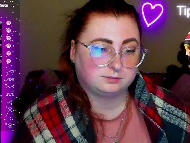 Aliciaredluv's BongaCams show and profile