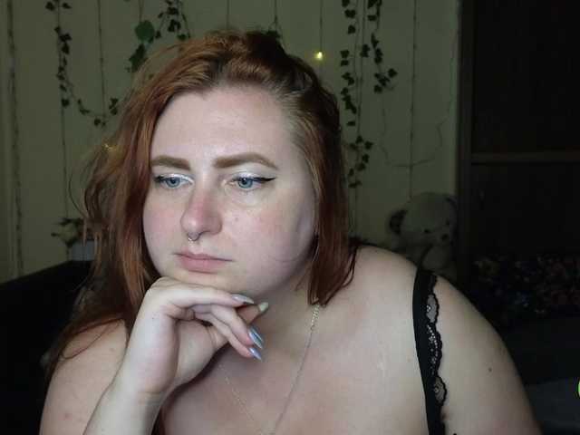 Aliciaredluv live cam on BongaCams