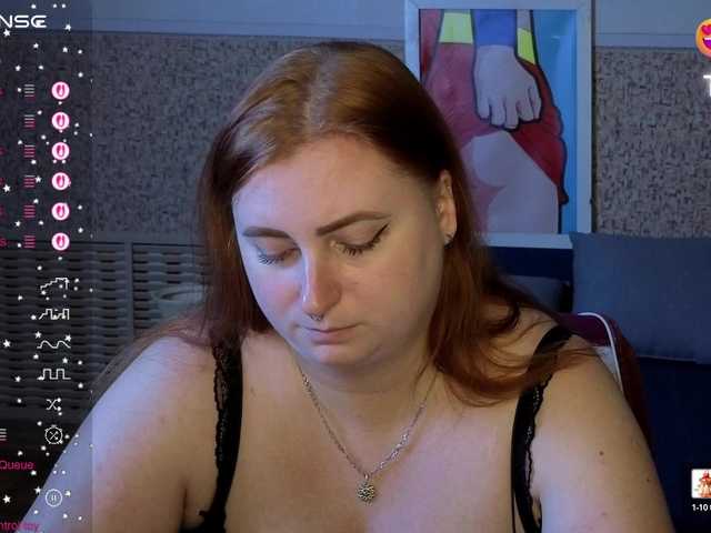 Aliciaredluv live cam preview