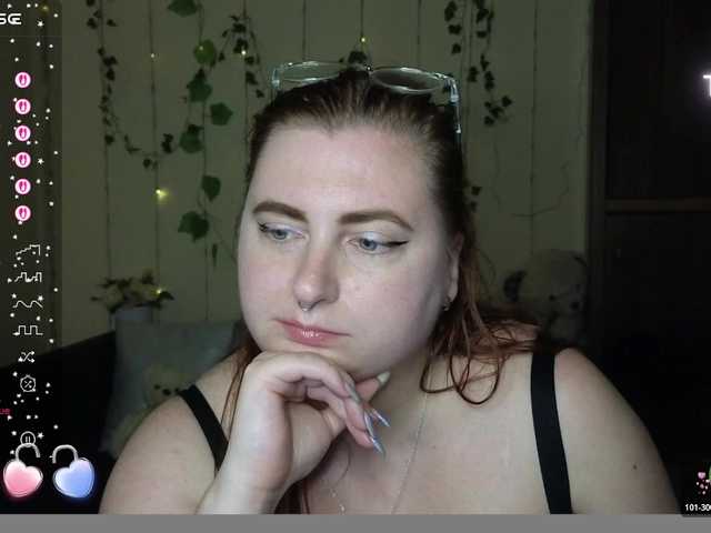 Aliciaredluv live cam on BongaCams