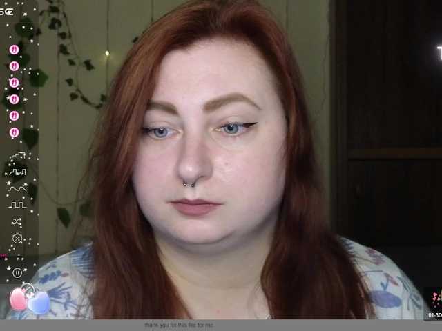 Aliciaredluv's BongaCams show and profile