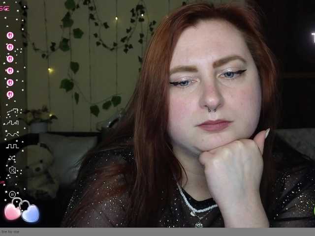 Aliciaredluv's BongaCams show and profile