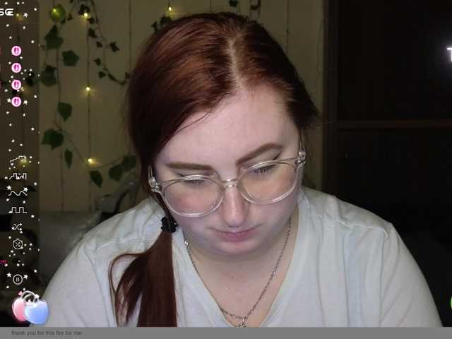 Aliciaredluv's BongaCams show and profile