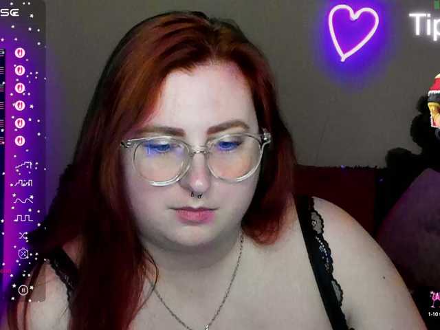 Aliciaredluv's BongaCams show and profile