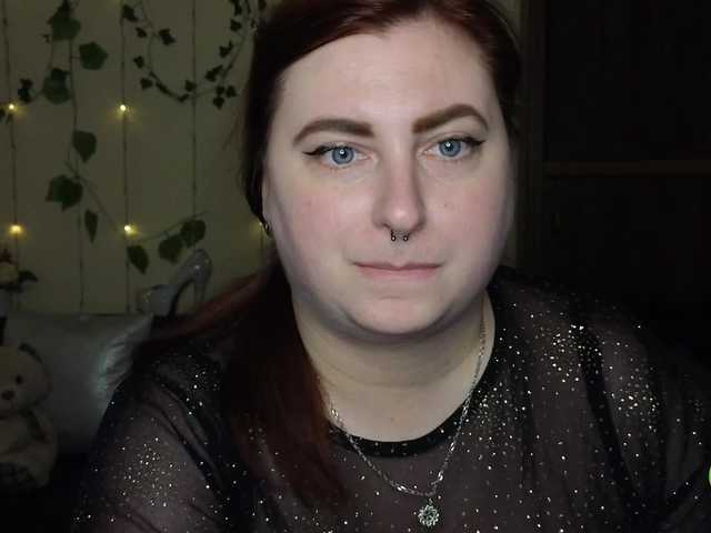 Aliciaredluv's BongaCams show and profile