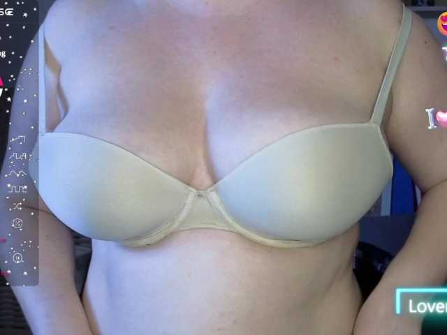 Aliciaredluv live cam on BongaCams