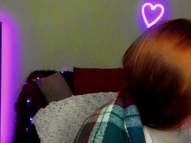 Aliciaredluv's BongaCams show and profile