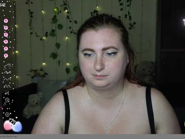 Aliciaredluv live cam on BongaCams