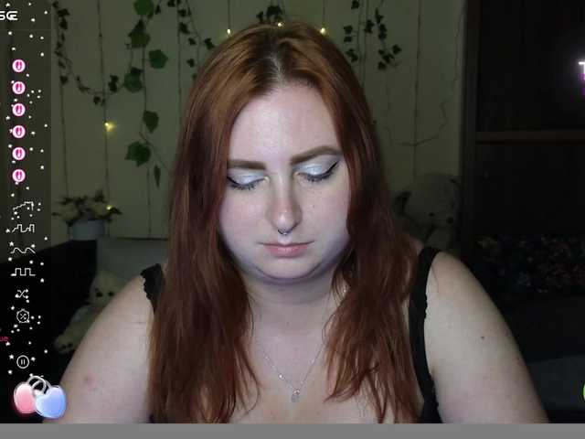 Aliciaredluv live cam on BongaCams