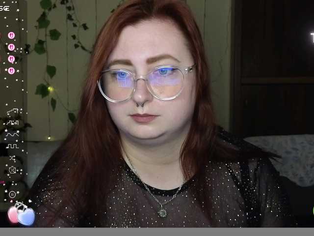 Aliciaredluv's BongaCams show and profile