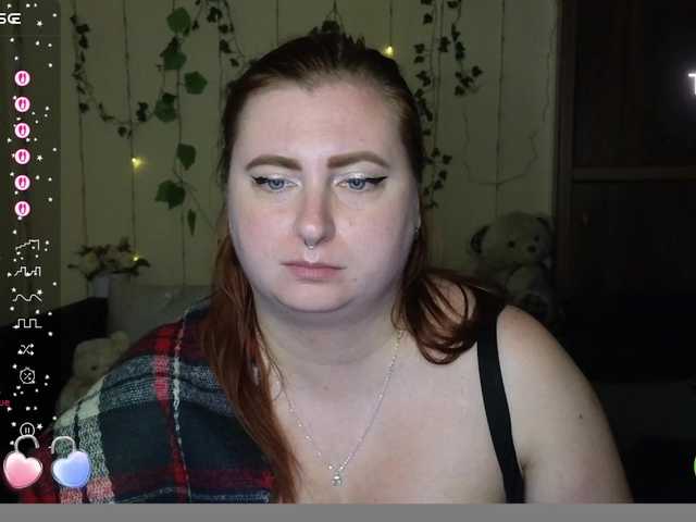 Aliciaredluv live cam on BongaCams
