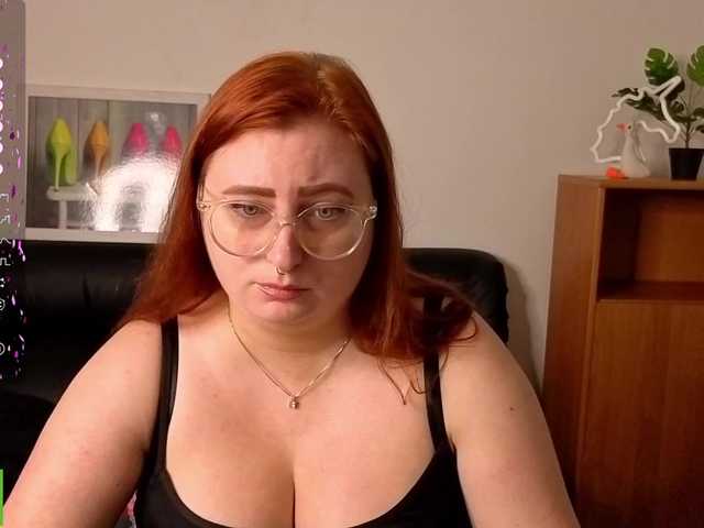 Aliciaredluv live webcam show