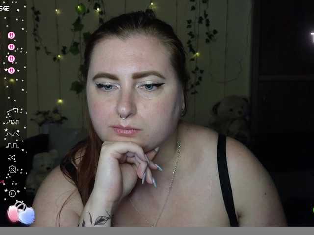 Aliciaredluv live cam on BongaCams