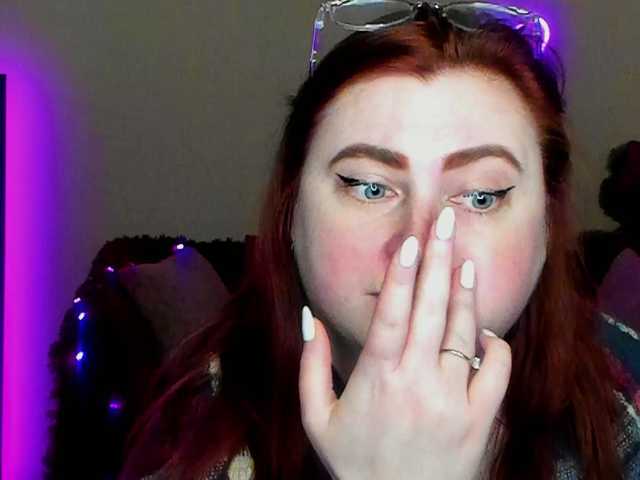 Aliciaredluv's BongaCams show and profile