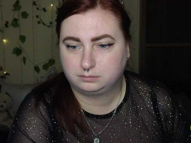 Aliciaredluv's BongaCams show and profile