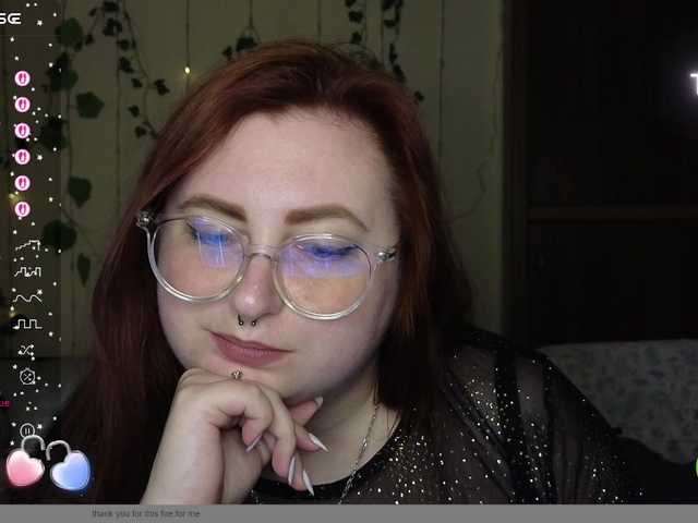 Aliciaredluv's BongaCams show and profile