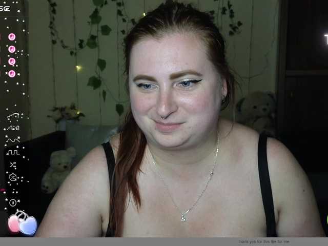Aliciaredluv live cam on BongaCams